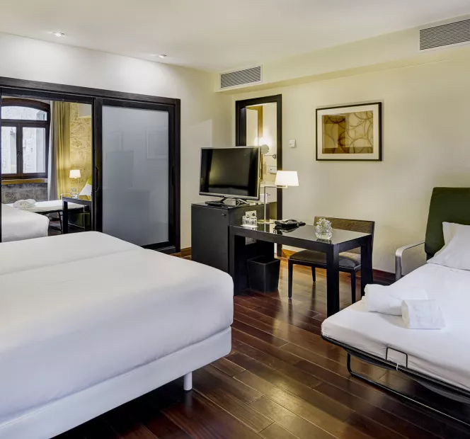 Sercotel Puerta De La Catedral-Classic Triple Twin Room