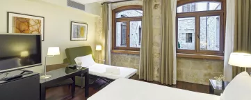 Sercotel Puerta De La Catedral-Classic Triple Twin Room