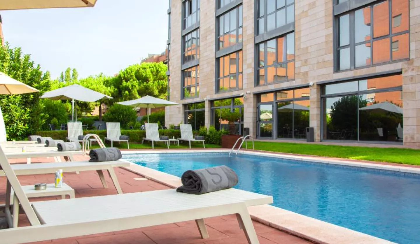 Piscina Sercotel Cornellá Barcelona