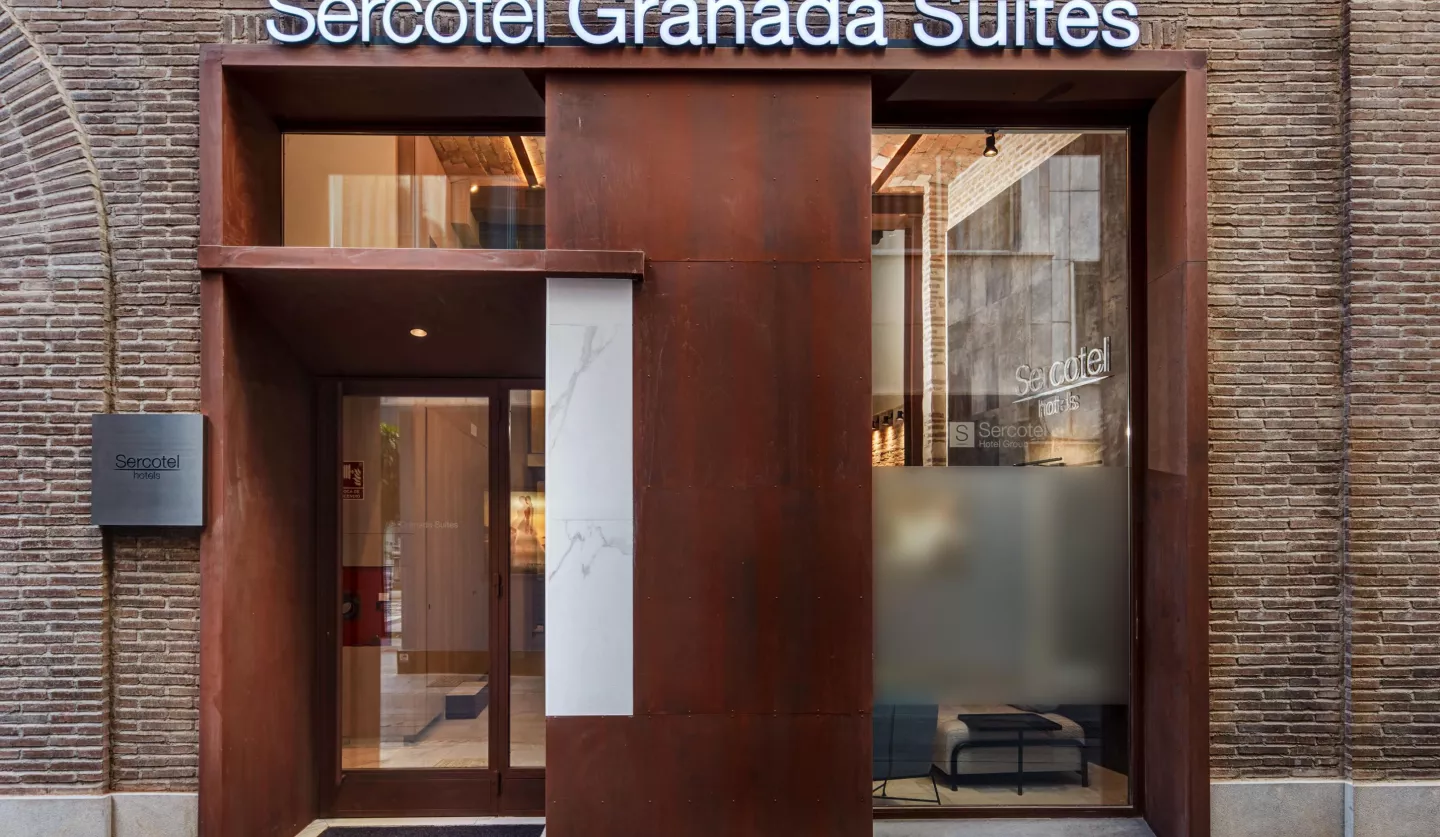 Fachada Sercotel Granada Suites