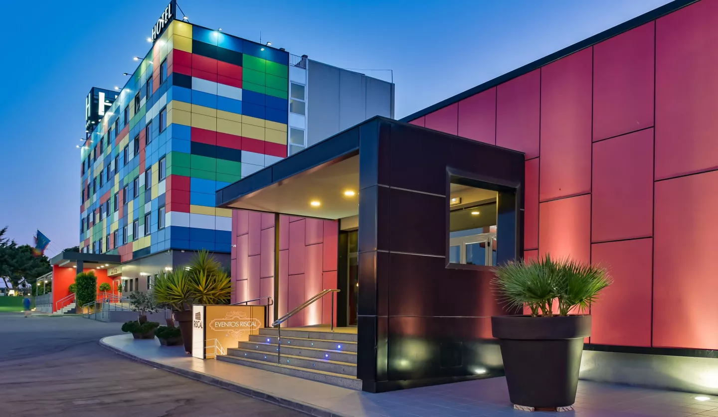 Fachada Sercotel Riscal