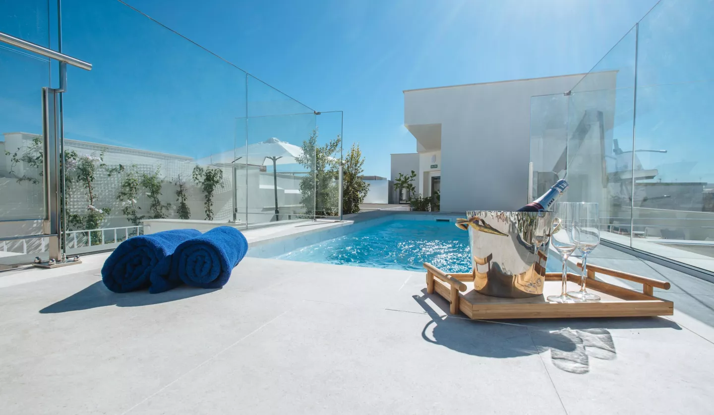 Piscina Sercotel Sevilla Guadalquivir Suites