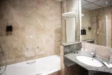 Sercotel Gran Fama Baño