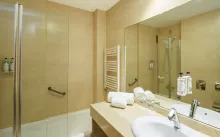 Baño habitación superior twin 1