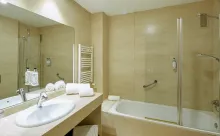 Baño habitación superior twin 3