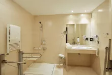 Baño habitación superior twin adaptado 2