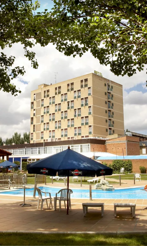 Piscina exterior Rey Sancho